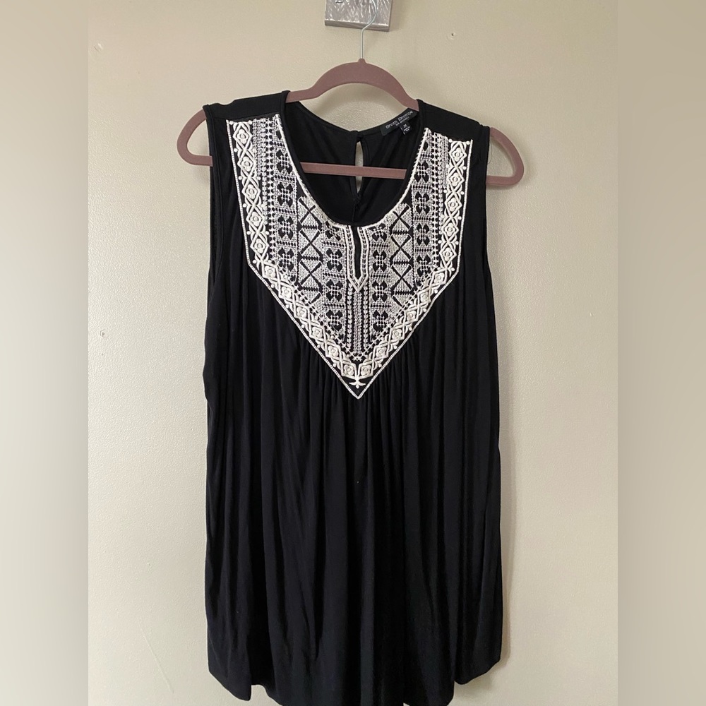 Black jersey, sleeveless shirt w/ white embroidered front